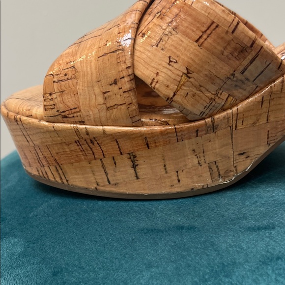 Korks Women's Tan Platform Sandals. Size 8 - Picture 10 of 16